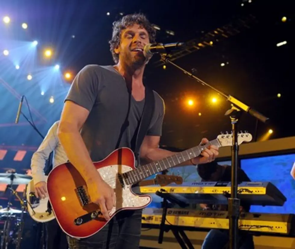 Billy Currington Takes Fans &#8216;On The Road&#8217; (VIDEO)