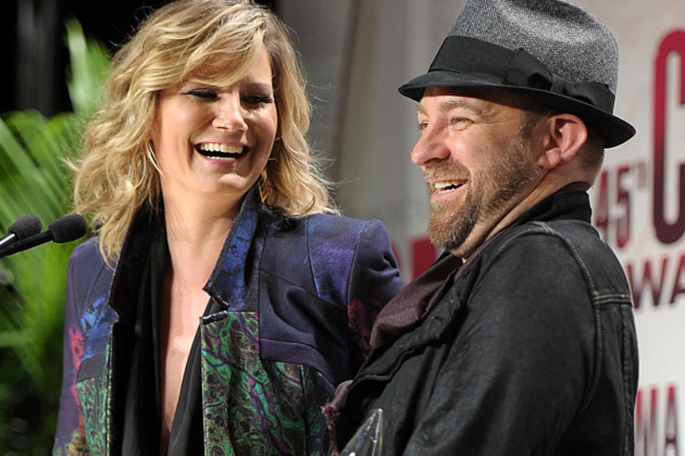 Sugarland Partner With Matt Nathanson for ‘Run’ at 2011 CMA Awards