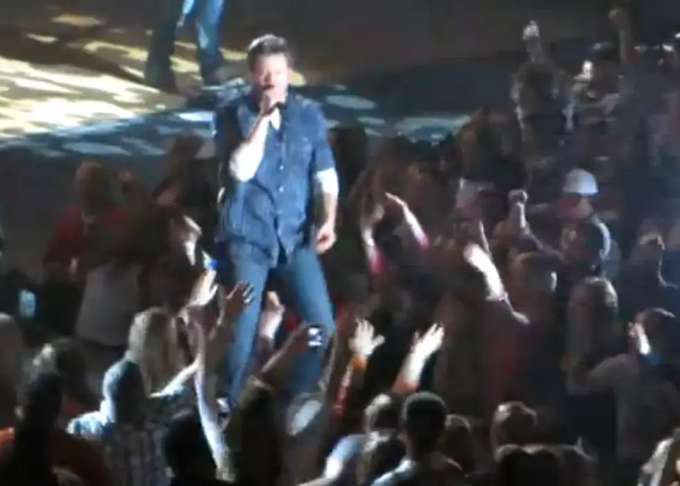 Blake Shelton Covers – Forget You! [VIDEO]