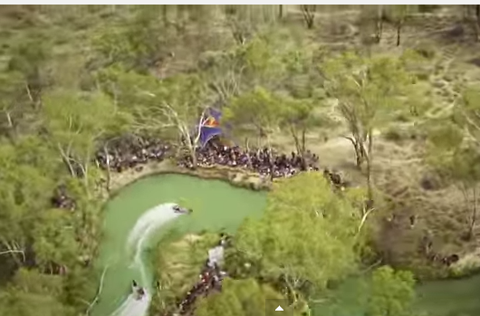 Dinghy Swamp Racing is a True Extreme Sport [VIDEO]