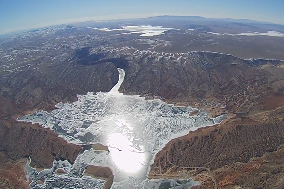 See Wyoming and Pathfinder Reservoir From an Airplane’s Wing [VIDEO]