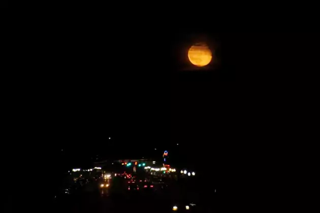 [WATCH] Golden Moon Rise Over The Streets of Cody
