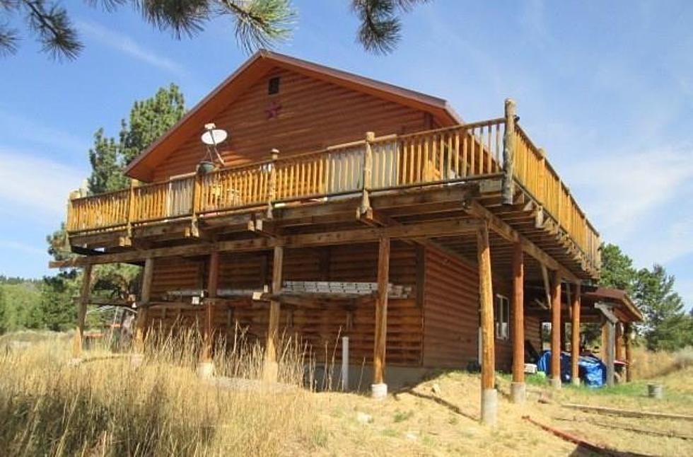 14 Pics of a Casper Home with a Muddy Mountain Living Room View