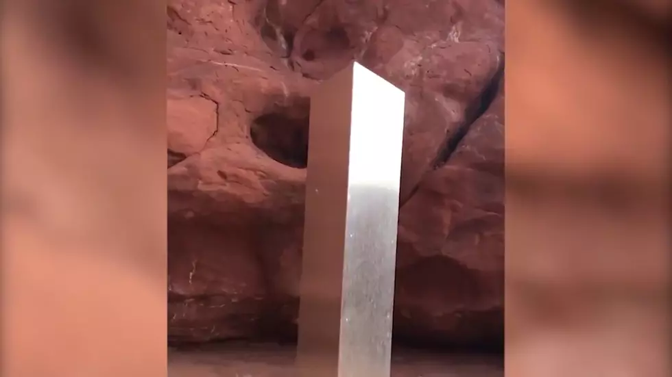 [Photo] Colorado Men Witness Removal of Utah’s Monolith
