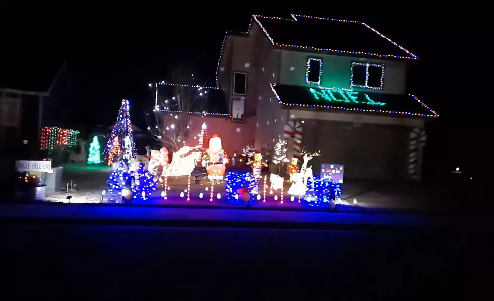 Watch Spectacular Christmas Display in Mills Set to Thomas Rhett