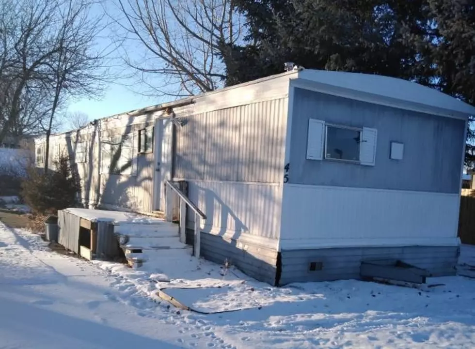 10 Pics of a Free Mobile Home in Wheatland That Isn’t Super Scary