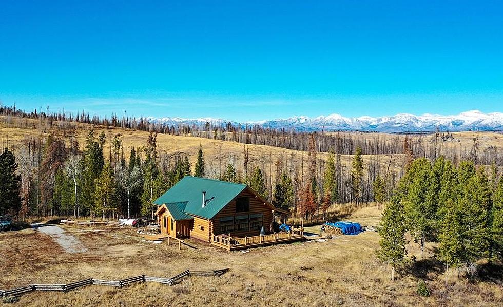 10 Pics of a Log Cabin in the Shadow of Wyoming’s Pass Peak