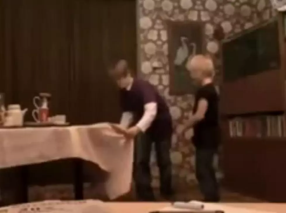 Table Cloth Trick Fail [Video]