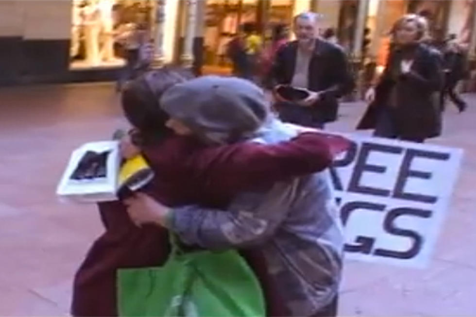‘Free Hugs’ Video Restores My Faith in Humanity [VIDEO]