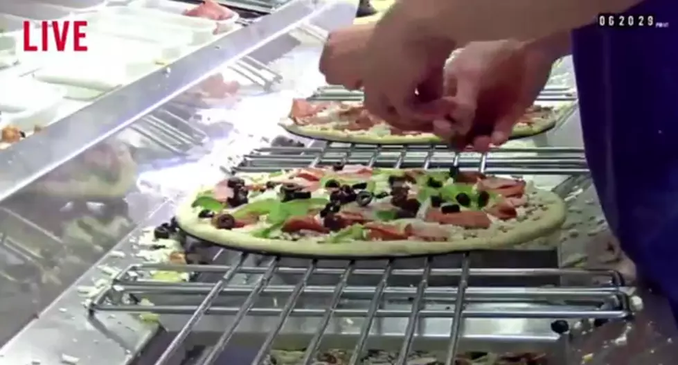 Domino&#8217;s Live Cameras Let Customers Watch the Pizza Process [VIDEO]