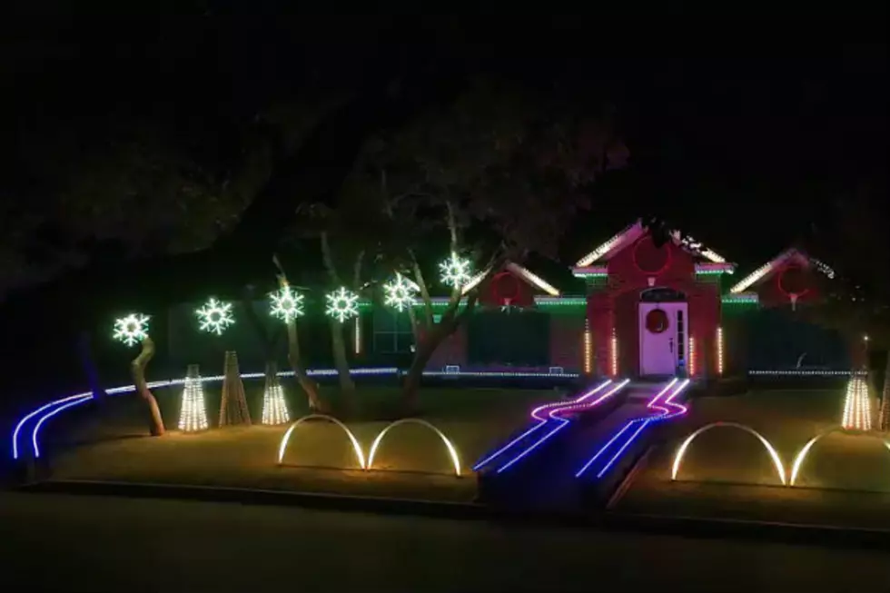 Amazing Christmas Light Show [VIDEO]