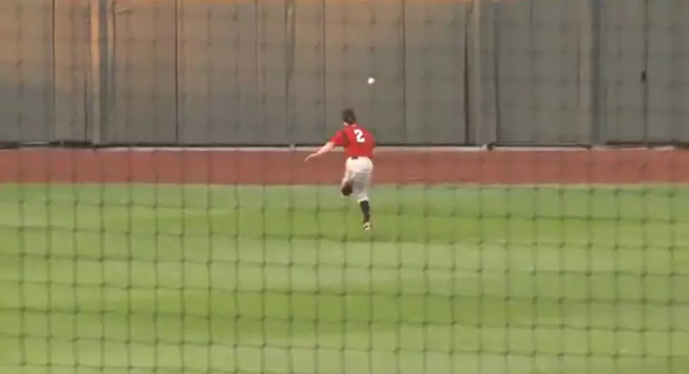 Ball Caught After It Bounces Off His Head [VIDEO]