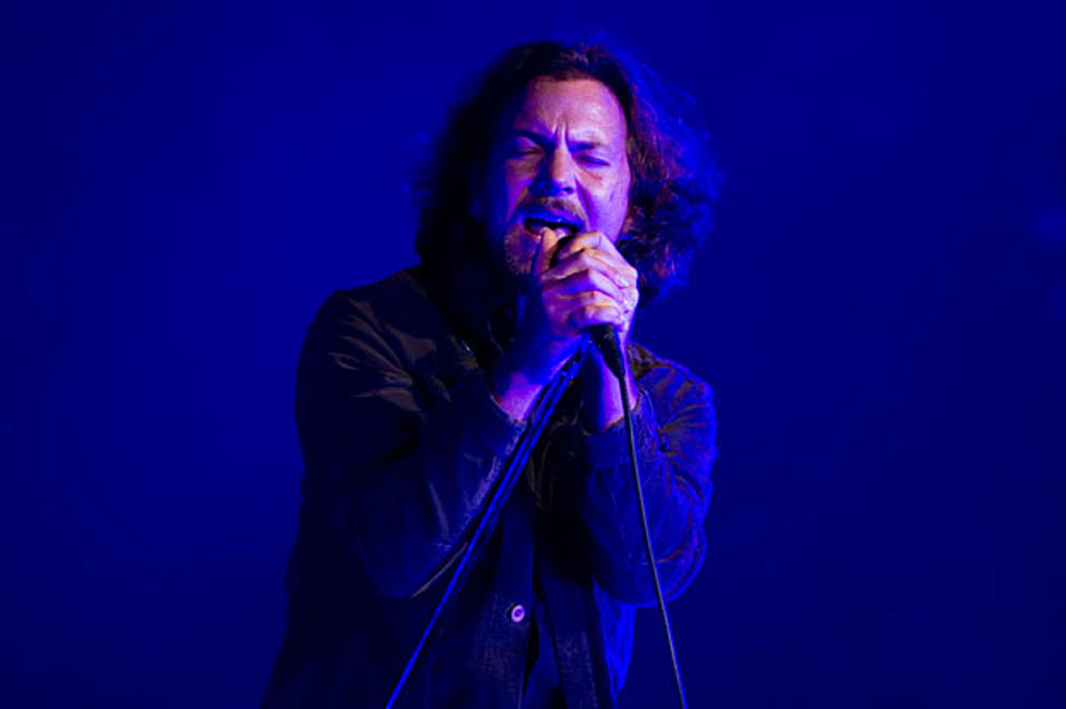 Pearl Jam Perform Pink Floyd’s ‘Mother’ at Berlin Show