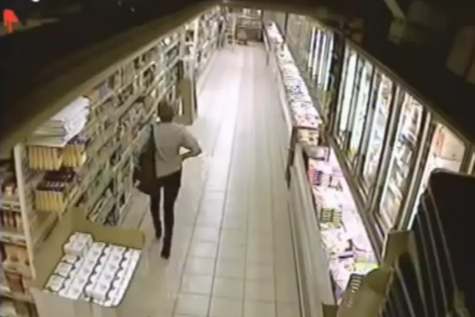 Lady Drops A Deuce In Grocery Store [NSFW VIDEO]