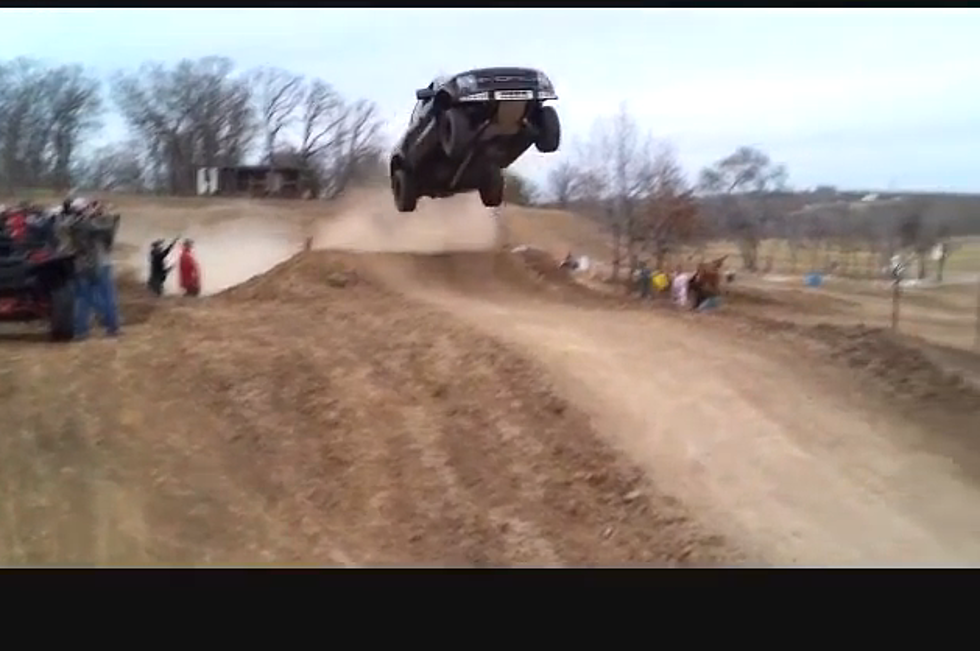 Watch These Rednecks Fail At Dirt Jumping [VIDEO]