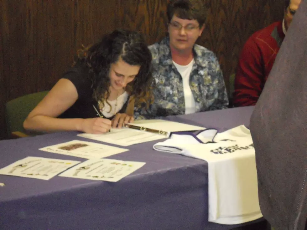 Glenrock’s Becky Downs Signs To Play Volleyball At Northwest College