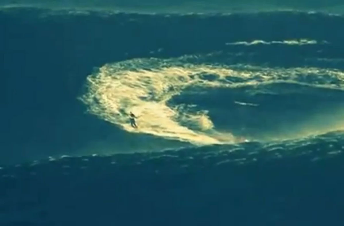 Extreme Surfer Sets World Record On A 90 Foot Wave Video