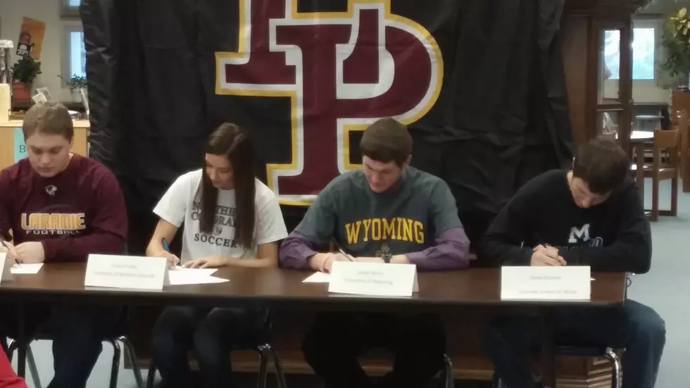 4 LHS Students Sign NLI