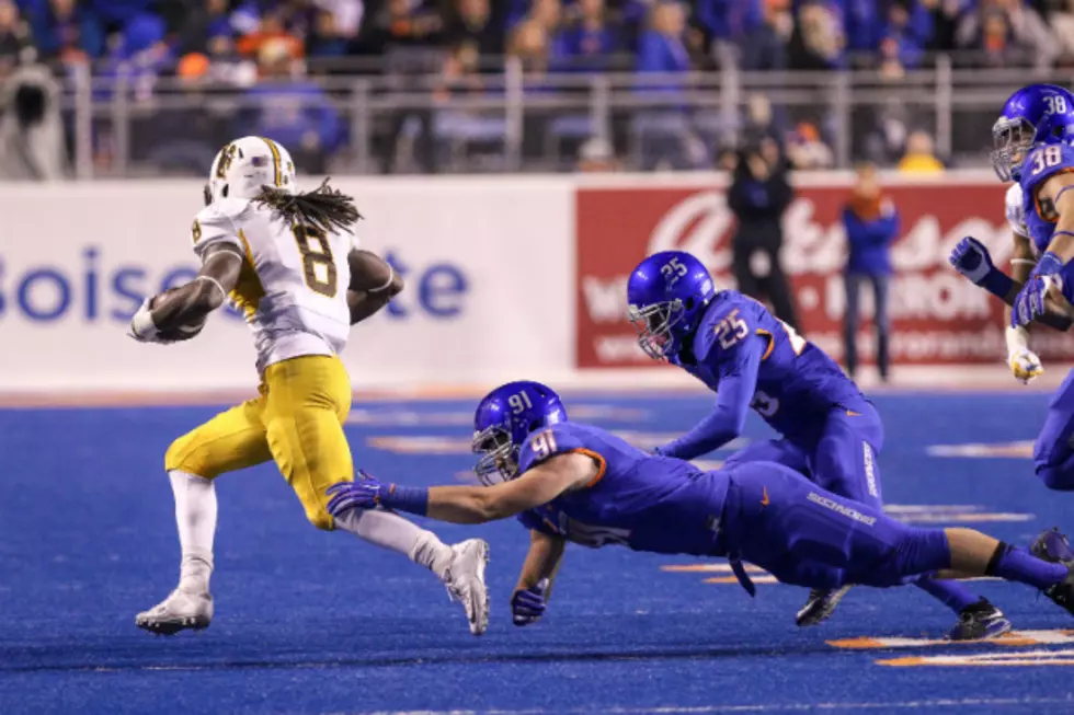 Boise State Breezes Past Wyoming, 34-14
