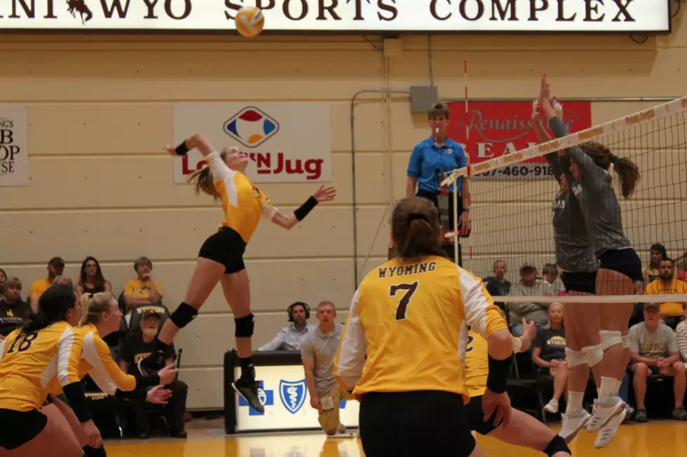 Wyoming Volleyball Fights Past Nevada
