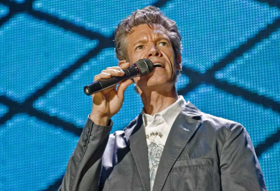 Randy Travis Collapses on Stage