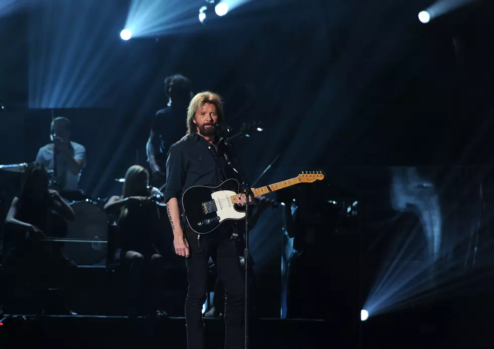 A Very Country Christmas – Ronnie Dunn and More