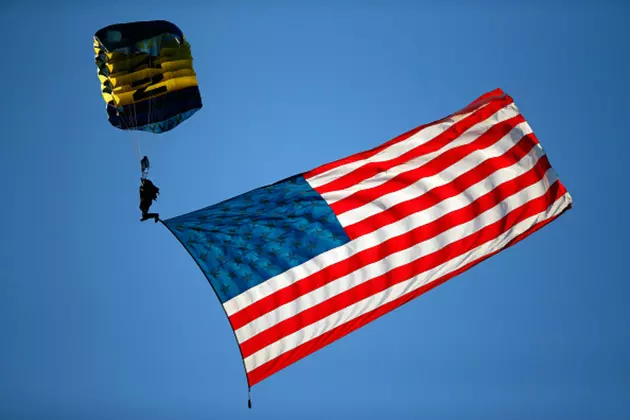 Navy Parachute Team &#8216;Leap Frogs&#8217; At Cheyenne Frontier Days [Video]