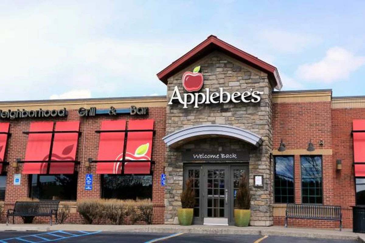 Cheyenne Applebee's is Serving St. Pat's Drinks and Wing Special