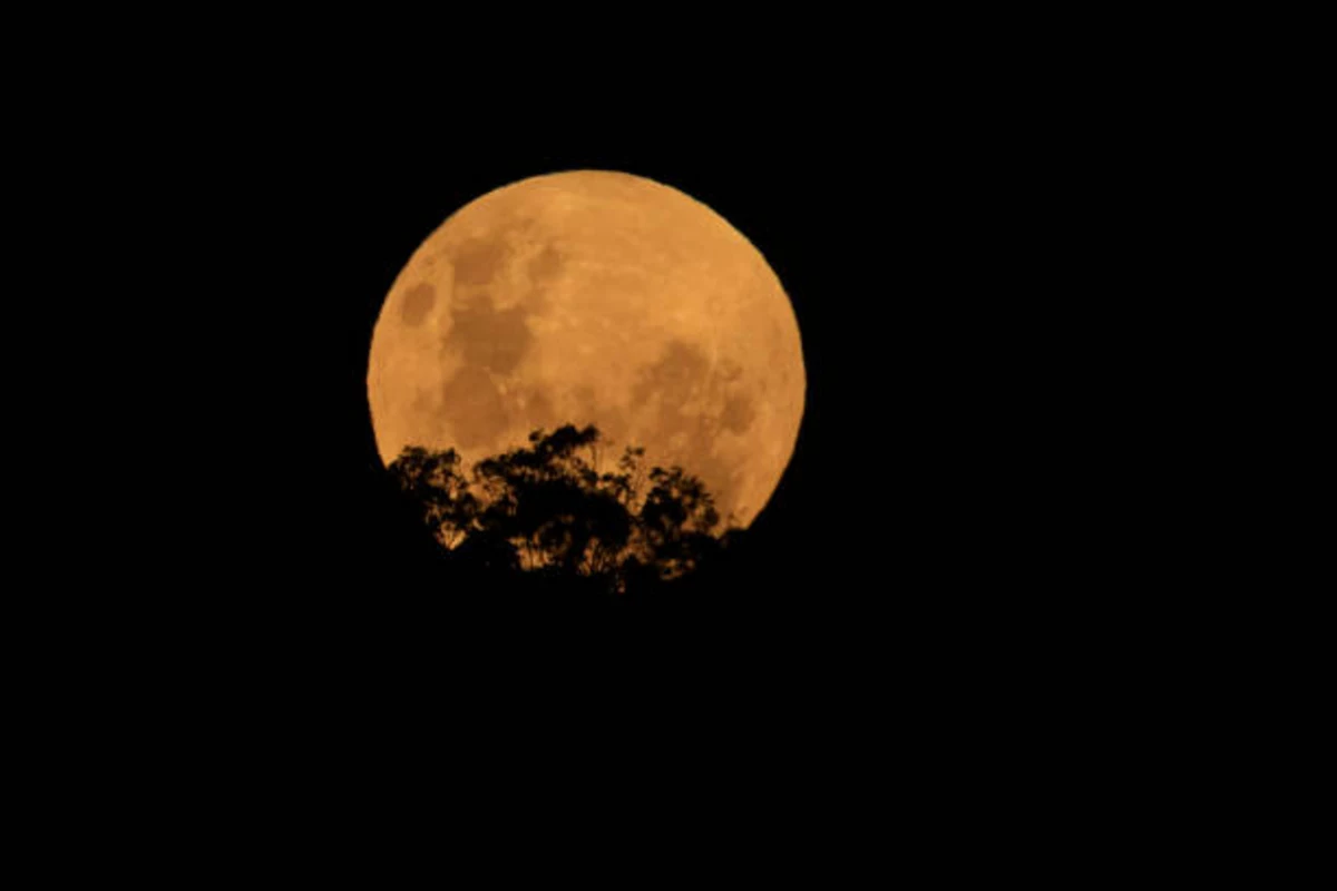 A Strawberry Supermoon Will Be Visible Tonight Over Wyoming