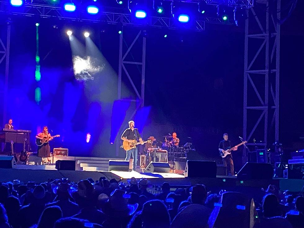 Blake Shelton Rocks Final CFD Show With Help From Gwen Stefani