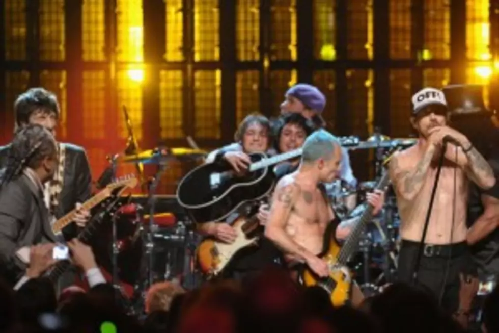 Red Hot Chili Peppers, Green Day &#038; Beastie Boys Rock The Hall Of Fame, Vince Neil Takes A Tumble &#8212; Angel&#8217;s Rock Report