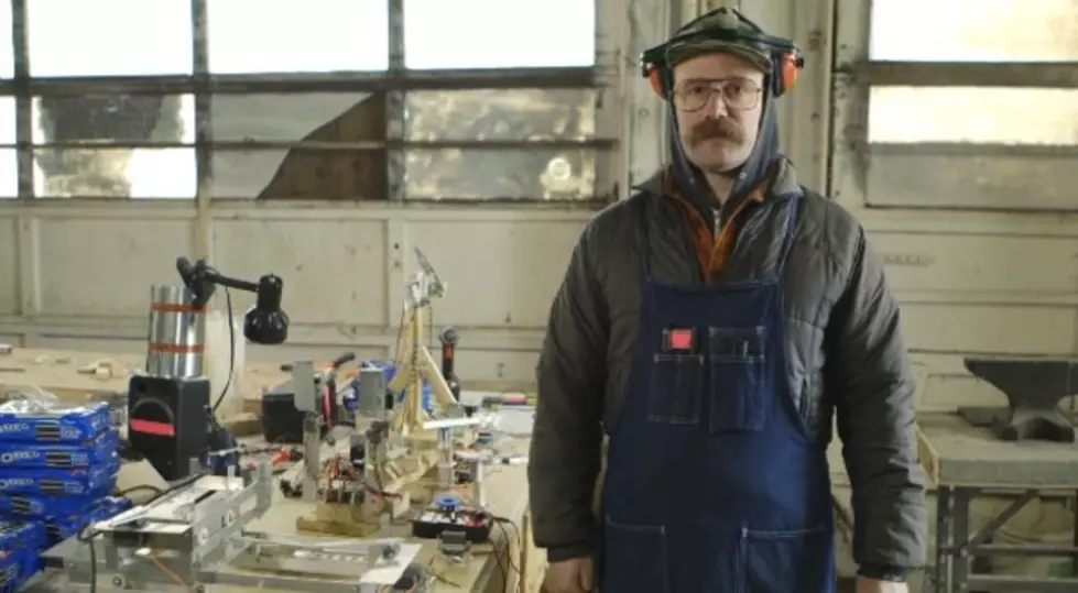 Portland Man Designs an Oreo Seperating Machine [VIDEO]