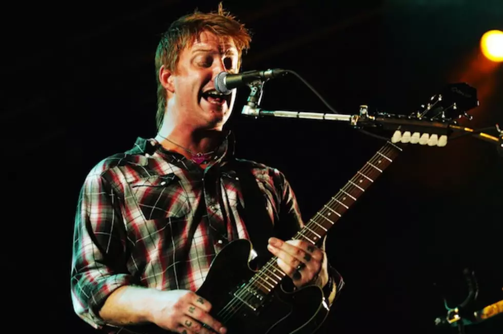 Queens of the Stone Age’s Joshua Homme Throws a Crazy Fan Off Stage February 4, 2014