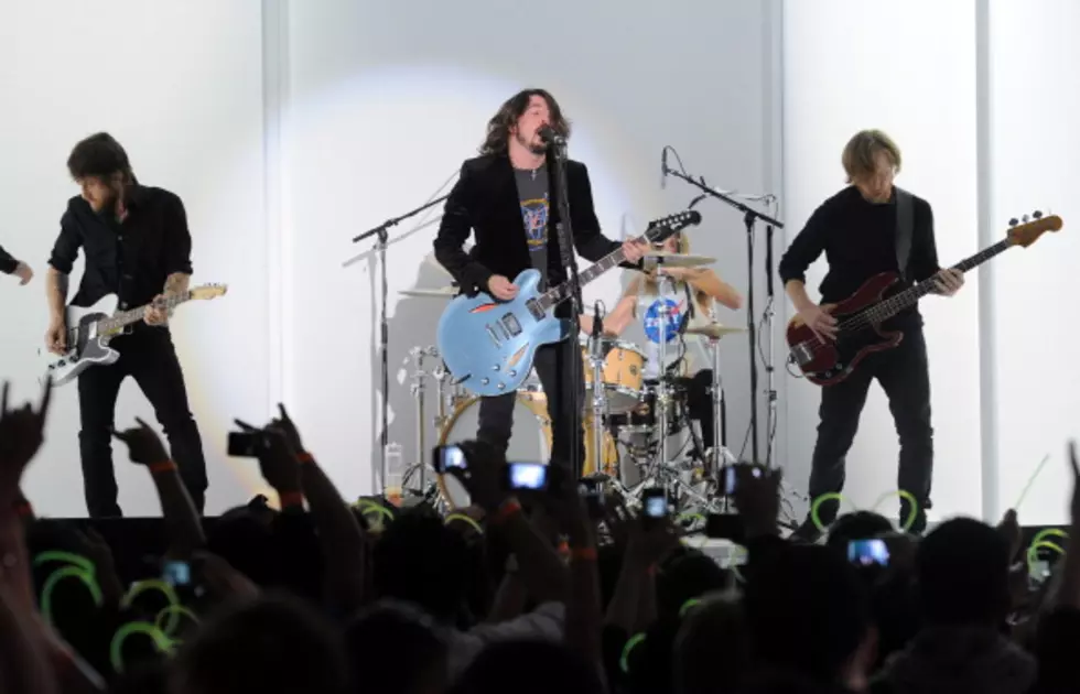 1,000 Italian Musicians Perform ‘Learn to Fly’ in Attempt to Bring Foo Fighters to Town