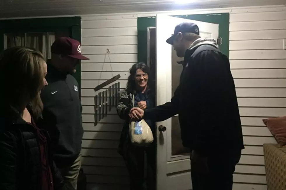 Griz Football Players Deliver Turkeys to Local Residents