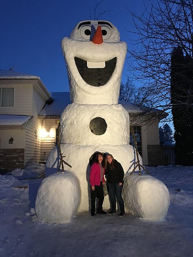 Spokane Family Built a 22 Foot Olaf Snowman