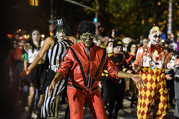 Zombie Flash Mob Performs &#8220;Thriller&#8221; in Downtown Whitefish