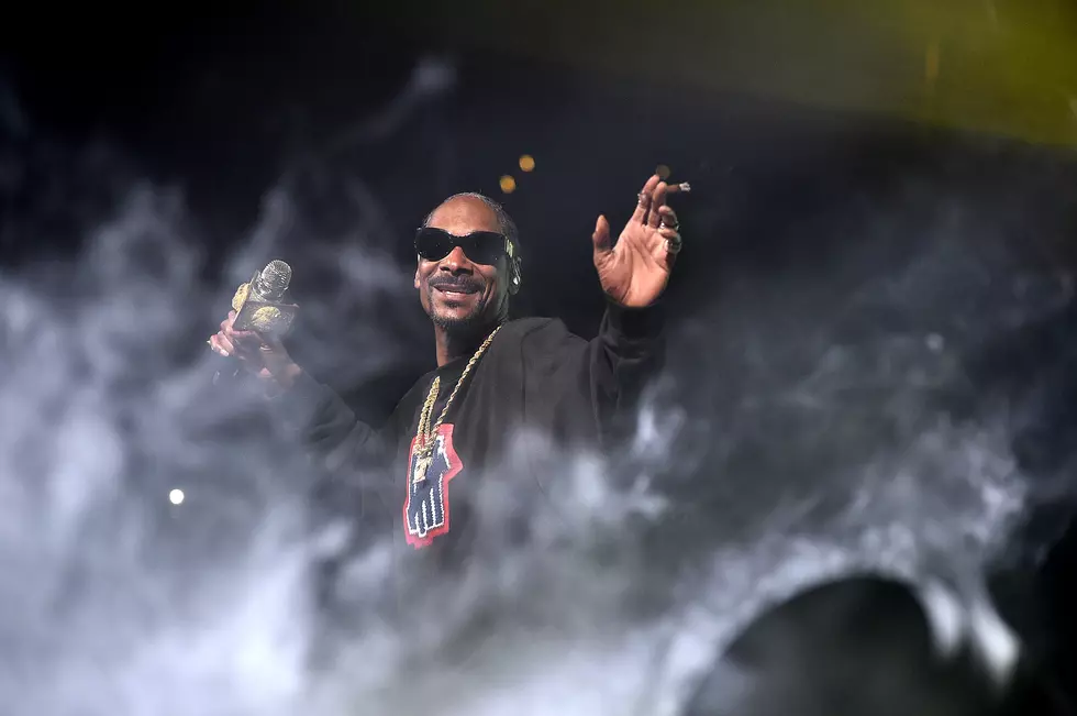 New Job for the New Year? Snoop Pays $50k to Roll Blunts