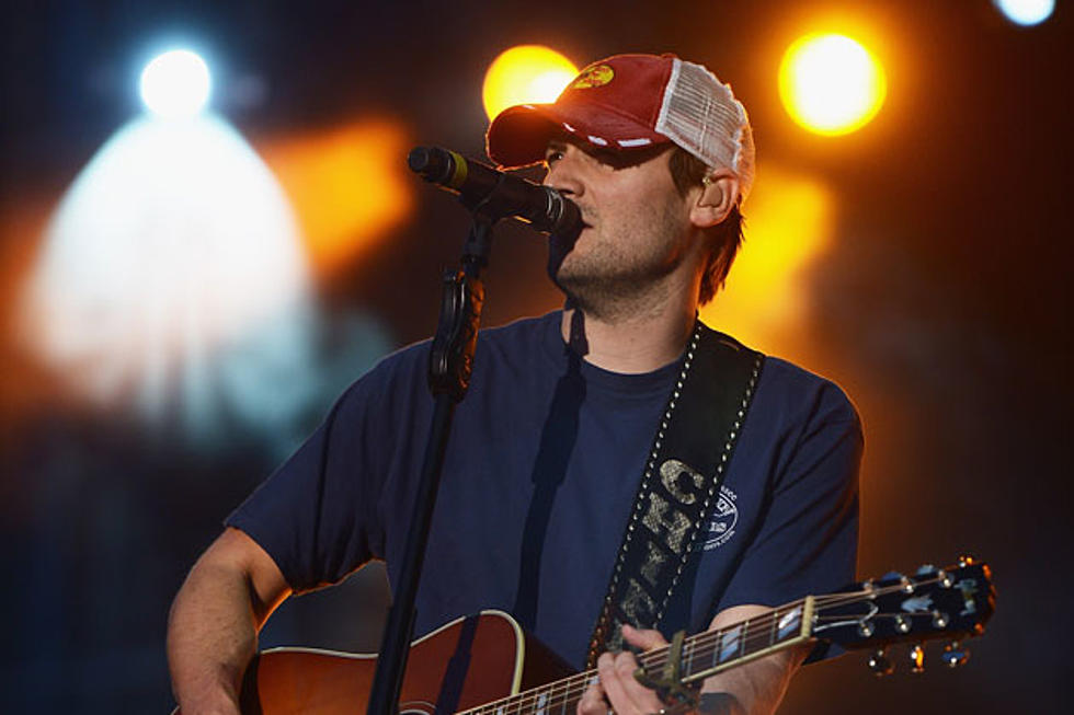 Eric Church Performs ‘Drink in My Hand’ for a Pumped-Up Crowd at 2012 CMT Music Awards