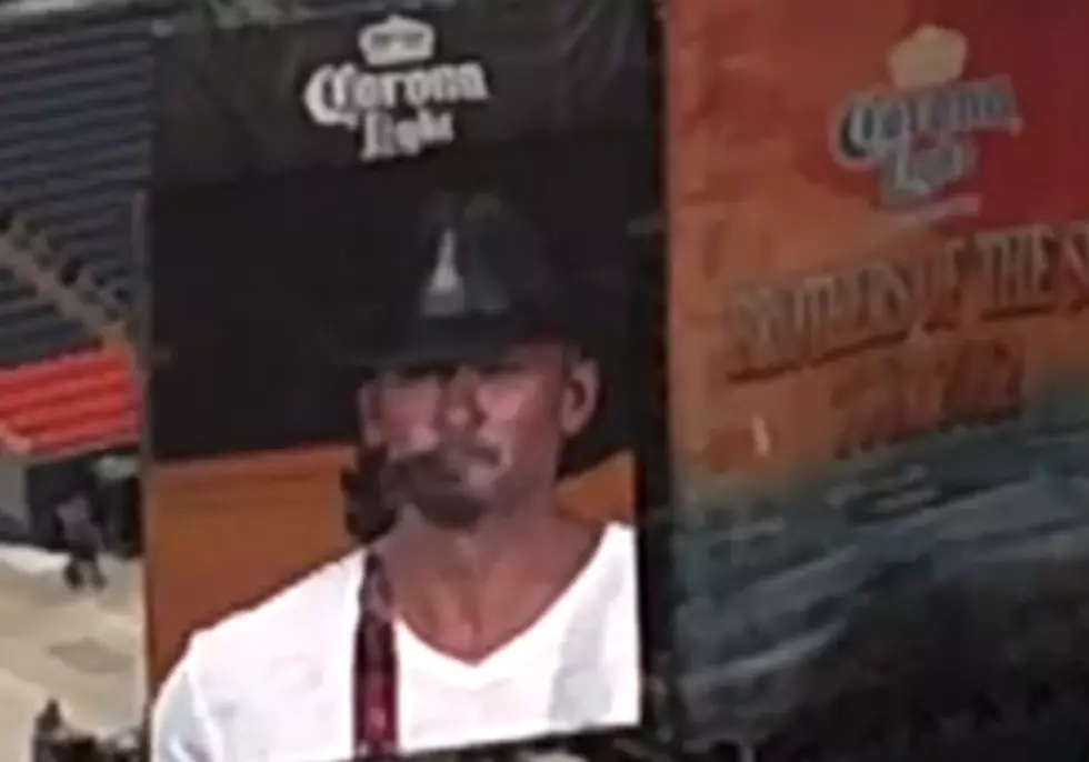 Tim McGraw Takes a Moment for Colorado Shooting Victims in Denver [VIDEO]