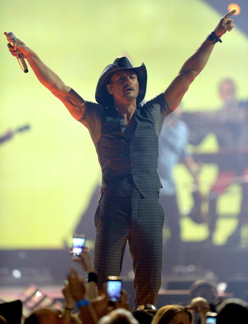 Dustin Davidson Finds Tim McGraw Tickets in This Week’s Flakes Scavenger Hunt