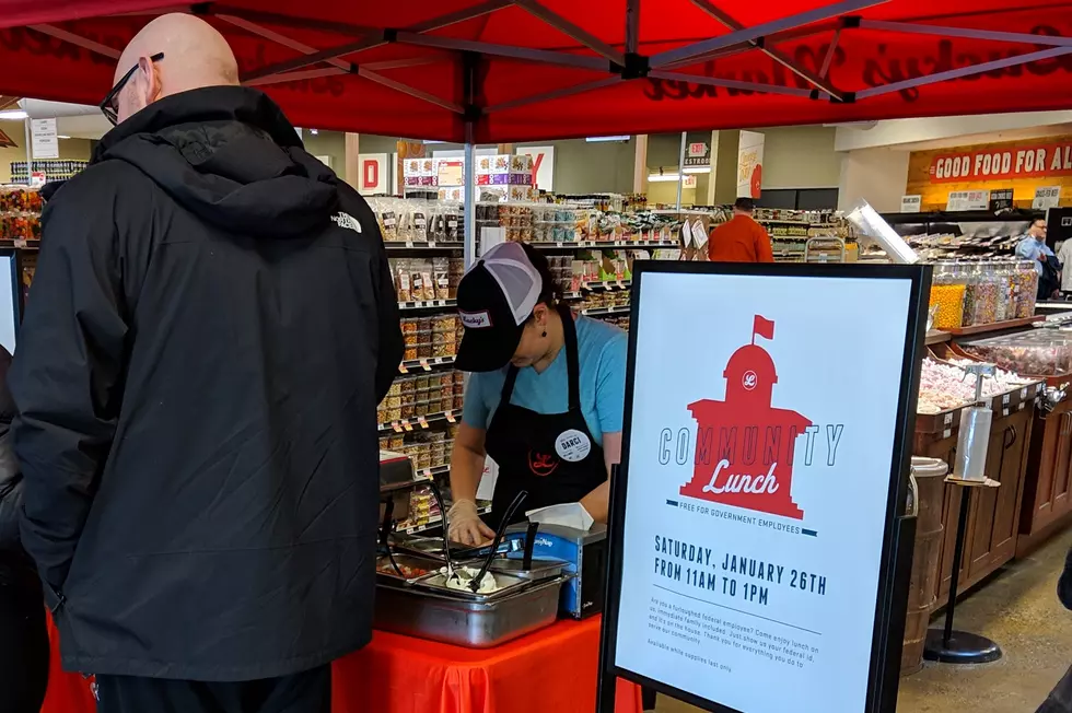 Lucky&#8217;s Market Gives Lunch To Government Employees