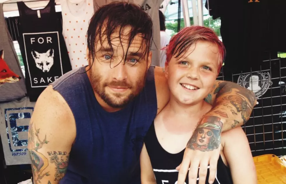 Emarosa&#8217;s Bradley Walden tosses kid into crowd for his first crowd-surfing experience
