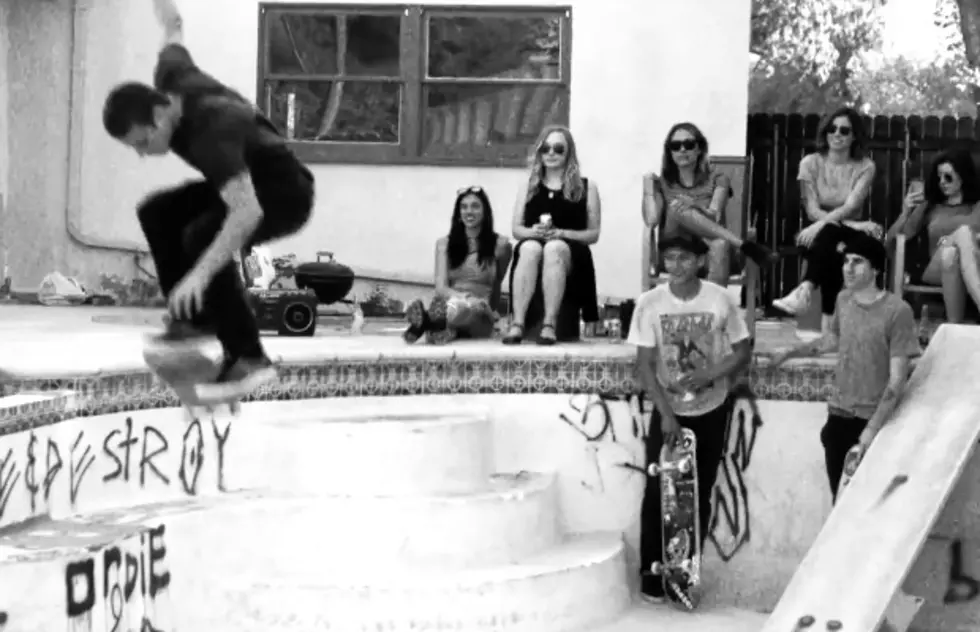 Tom DeLonge debuts video for possible Blink-182 demo, “Circle-Jerk-Pit”