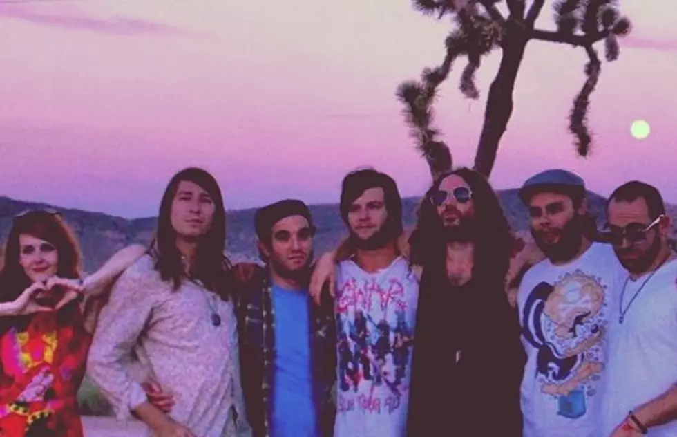 Photos You Need To See This Week From Sleeping With Sirens, Of Mice &#038; Men, States and more