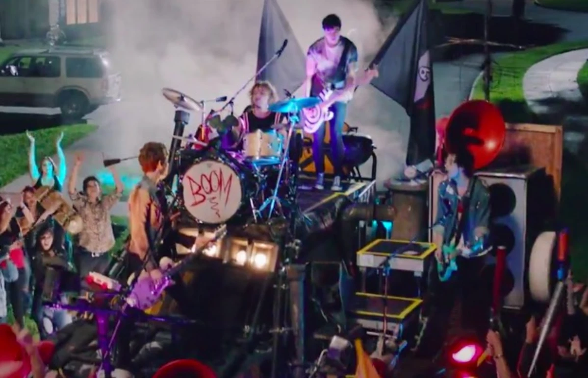 5 Seconds Of Summer’s “She’s Kinda Hot” wins Song Of The Summer at the VMAs