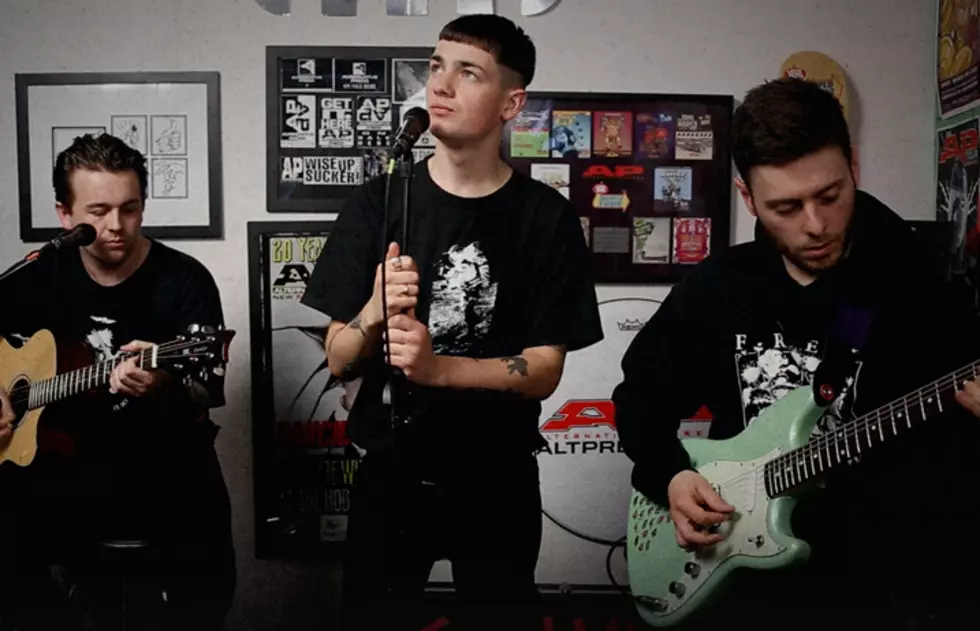 Hear Boston Manor&#8217;s gorgeous acoustic version of &#8220;Lead Feet&#8221;