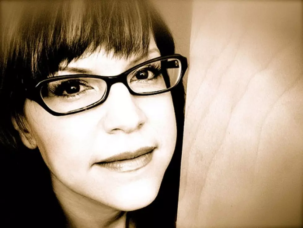 Lisa Loeb releases new single, album co-produced by New Found Glory&#8217;s Chad Gilbert
