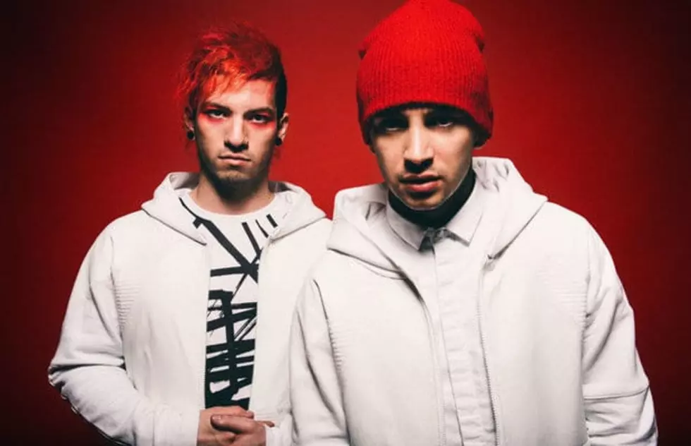 Josh Dun drummed for a fan at a karaoke bar, and it&#8217;s basically a dream come true—watch