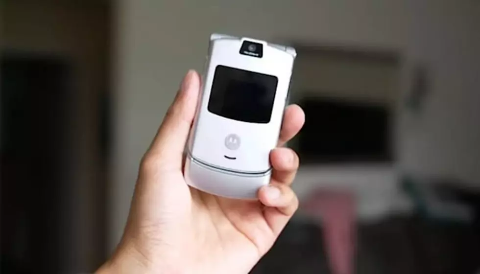 Motorola Razr channels nostalgia with new touch-screen flip phone